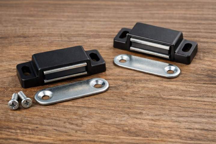 Loqueteaux magnétiques discrets Martinique